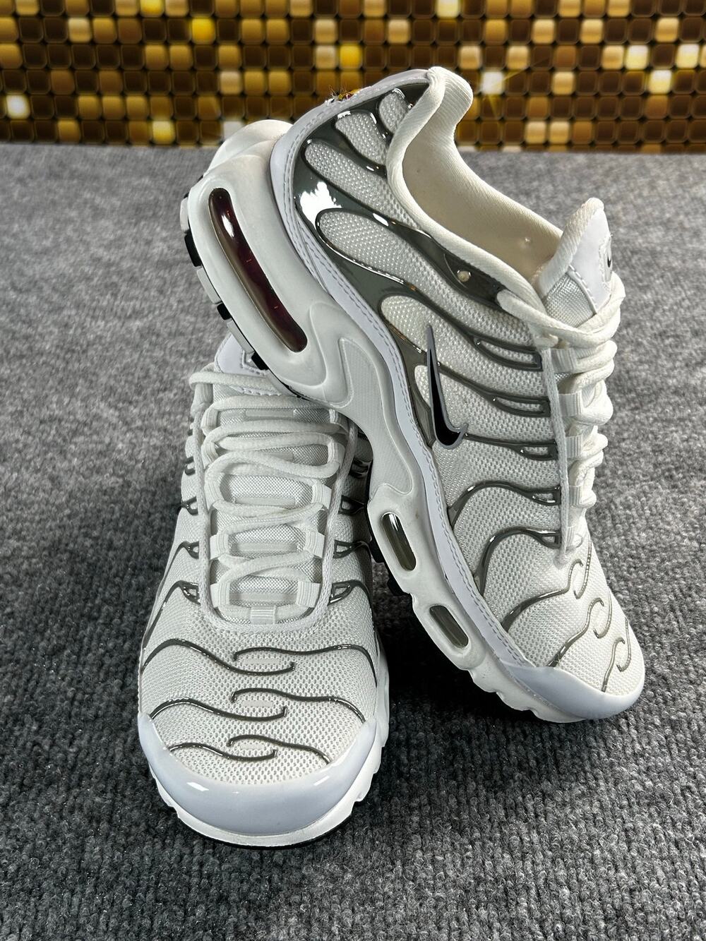 Nike Air Max Plus TN Women's 6 White Gray Black Running Shoes - Picture 1 of 12
